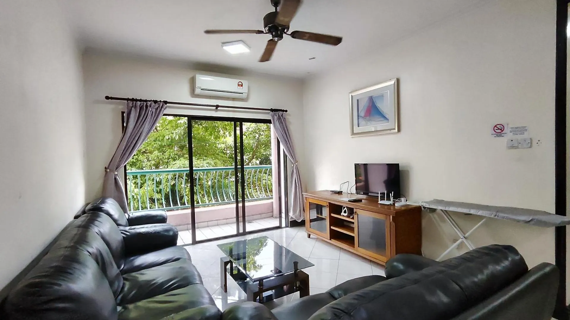 Marina Court Resort Condominium Town Homestay コタキナバル 0*,  マレーシア